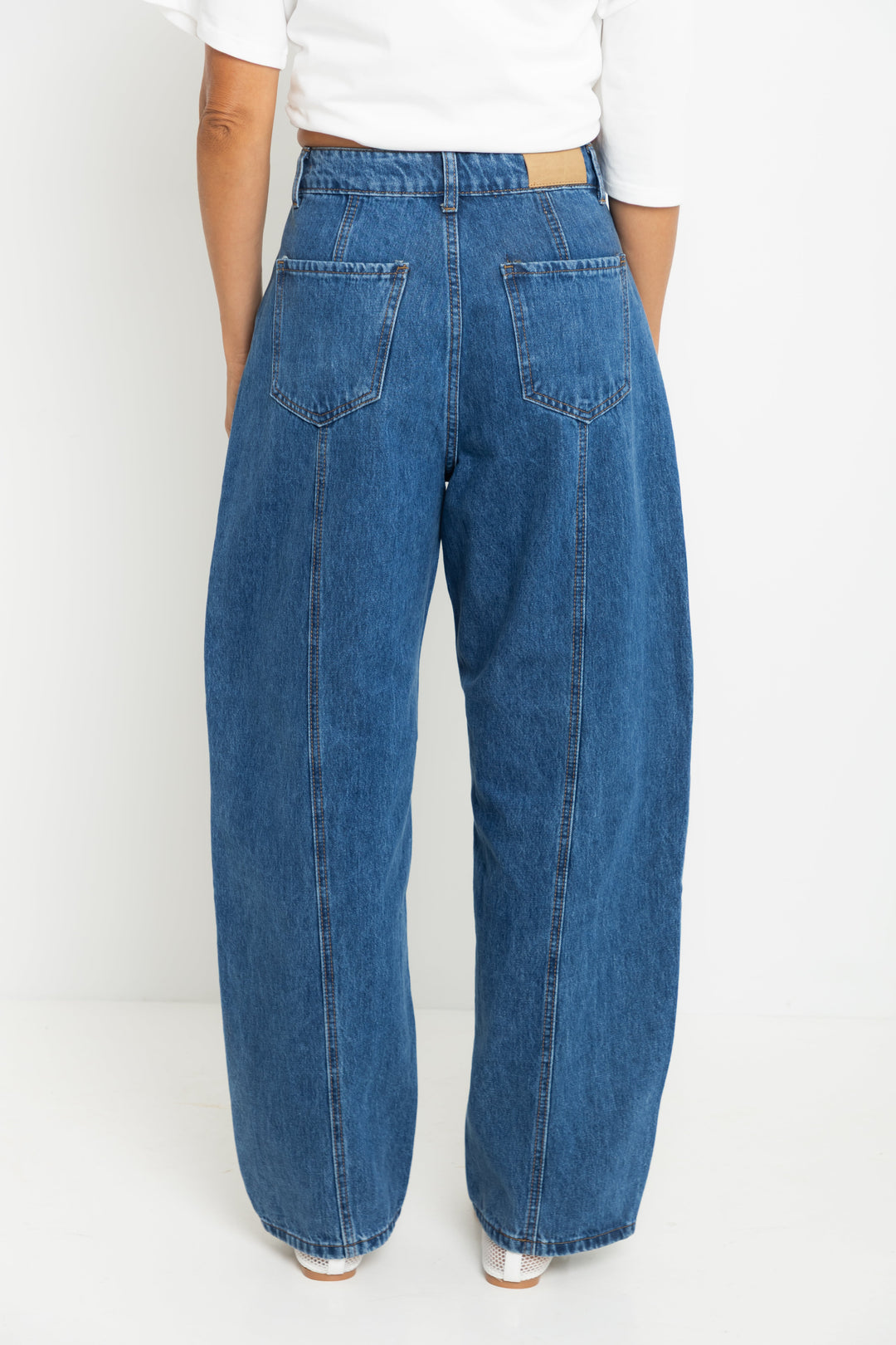 Bodhi Barrel Denim Jeans - Mid Blue Wash - The Self Styler Exclusive