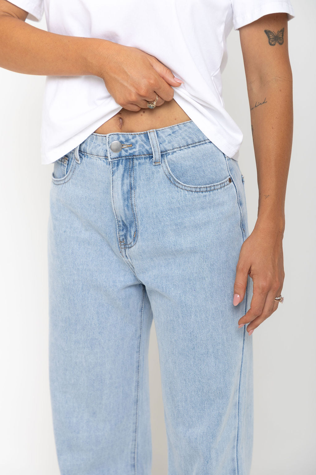Dakota Straight-Leg Denim Jeans - Light Blue Wash - The Self Styler Exclusive