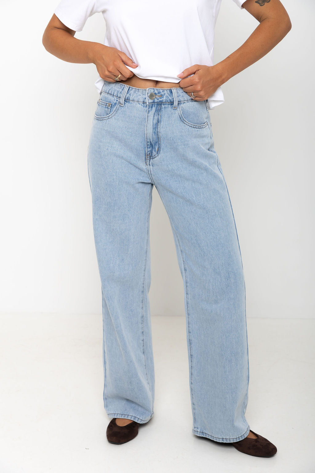 Dakota Straight-Leg Denim Jeans - Light Blue Wash - The Self Styler Exclusive